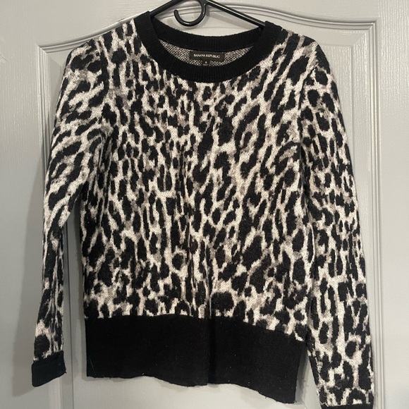 Banana Republic Sweaters - Banana Republic Black and White Crew Neck Sweater wool and alpaca